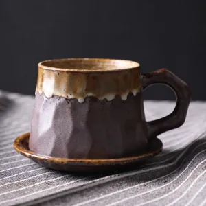 Ensemble de tasse et soucoupe à café en céramique rétro, style japonais vue principale.