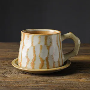 Ensemble de tasse à café et soucoupe en céramique vintage, tasse de thé en poterie.