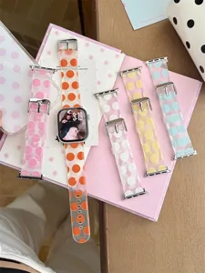 Bracelet de montre en silicone à pois colorés, compatible avec Apple Watch, détail.