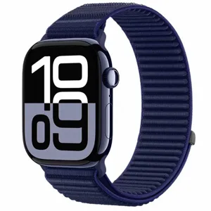 Primo piano del cinturino per orologio in tessuto blu scuro con trama ad anello.