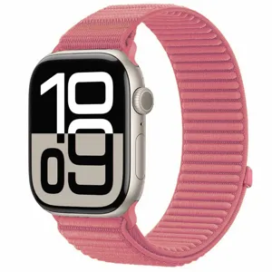 Primo piano del cinturino per orologio in nylon teso rosa con passanti e chiusura sicura.