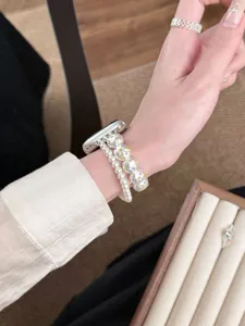 Bracelet de montre en perles compatible Apple Watch design strass brillant accessoire chic