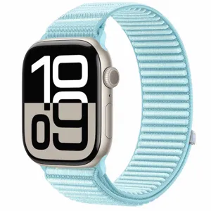 Dettaglio cinturino orologio in nylon blu chiaro Alpine Loop, compatibile con smartwatch.