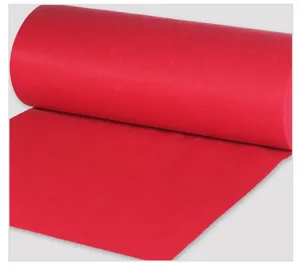 Detail rood non-woven tapijtrol close-up overzicht voor evenement en huwelijk viering