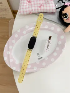 Cinturino per orologio in silicone con graziosi cuoricini, ricambio morbido e compatibile.