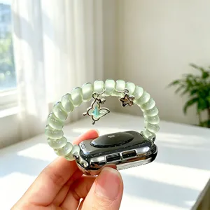 Bracelet de montre en fil téléphonique perlé vert avec charm papillon pour Apple Watch, élégant.