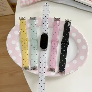 Cinturino per orologio in silicone con cuori a pois, compatibile con vari smartband.