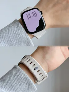 Siliconen horlogeband met diagonale groeven en enkele pin compatibel met Apple Watch.