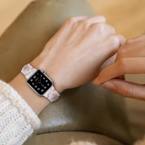 Cinturino in resina per smartwatch di ricambio, elegante accessorio con maglie in marmo.