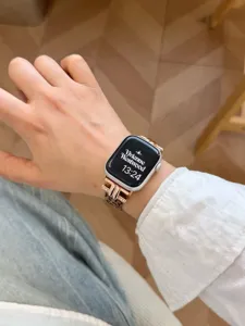 Leopardenmuster Doppelschlauch Milanese Uhrenarmband kompatibel mit Apple Watch, stylisches Roségold.