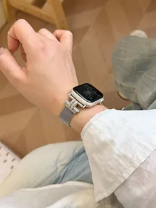 Edelstahl Mailänder Armband kompatibel mit Apple Watch, elegantes und stilvolles Design.