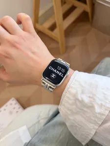 Ersatz Metallarmband mit Strass Steinen fuer Apple Watch Ultra 8 9 10 SE stilvolles Zubehoer