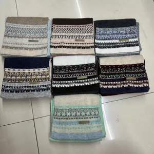 Nordische Fair Isle Strickschal für den Winter, warme und gemütliche gemusterte Halswärmer.