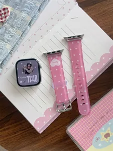 Cinturino per orologio in TPU rosa con pois bianchi e design a cuore, compatibile con smartwatch.