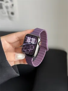 Cinturino magnetico in silicone prugna compatibile con Apple Watch Ultra SE 10 9 8 45mm
