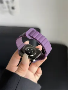 Cinturino per orologio in silicone magnetico viola compatibile con Apple Watch, morbido.