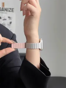 Cinturino per orologio in silicone magnetico compatibile con Apple Watch, morbido e comodo.