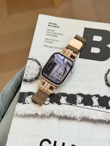 Roségoldenes Mesh-Metallarmband mit Strass kompatibel mit Apple Watch, elegantes Accessoire-Design.