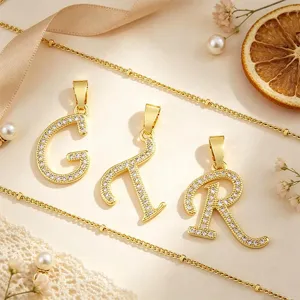 Pendentifs lettres en zirconium plaqué or pour accessoires de colliers personnalisés DIY.