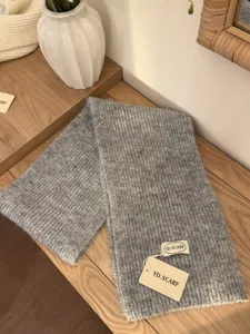 Απαλό γκρι πλεκτό κασκόλ από μείγμα μαλλιού, ζεστός χειμωνιάτικος λαιμός με ετικέτα