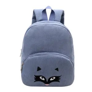 Zaino per bambini in velluto a coste blu con dettaglio di viso animale ricamato.