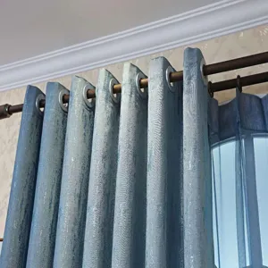 Moderne blaue Verdunkelungsvorhänge mit Ösen für elegantes Wohnzimmer und Schlafzimmer Dekor.
