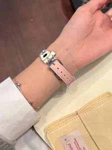 Rosa Lederarmband mit süßer Hund-Metallschnalle Detail kompatibel für Huawei Smartwatch.