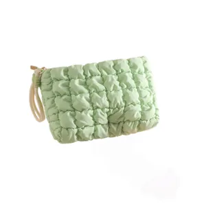 Lichtgroene gewatteerde cosmetische tas, draagbare zachte puf make-up tas met handige ritssluiting.