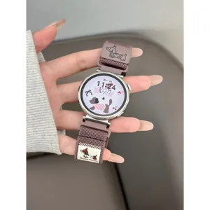 Gedetailleerd overzicht van bruine nylon magnetische horlogeband met schattig puppy-ontwerp.