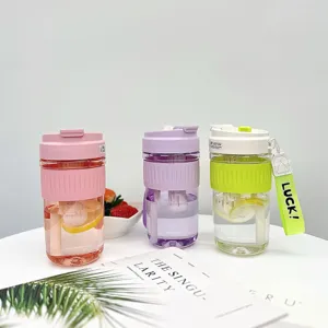 Cute dual-drink straw water bottle, high aesthetic plastic tritan cup for summer drinks.