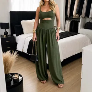 Tuta verde con apertura da donna, pantaloni larghi a vita alta casual per vacanze estive.