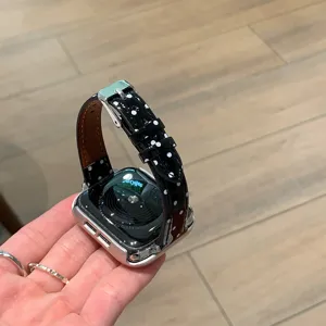Zwarte polka dot lederen horlogeband vervanging compatibel met slimme horloges stijl.