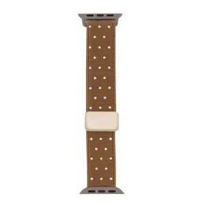 Braunes gewebtes Nylon-Uhrenarmband mit weissen Sternen und Metallschliesse fur Smartwatch.