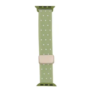 Nylon Sternenmuster Uhrenarmband kompatibel mit Apple Watch, weiches gewebtes Ersatzband Detail.