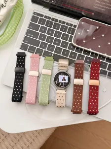 Nylon Stern Polka Dot Uhrenarmband Detail, kompatibel mit Apple Watch Serie, modisches Design.