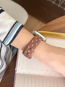 Correa de reloj de silicona marrón con topos rosas, elegante accesorio de repuesto versátil.