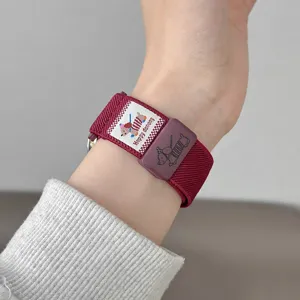 Geweven nylon magnetische horlogeband vervanging in donkerrood met schattig hondenontwerp.