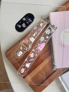 Bracelet de montre connectee en silicone transparent et dessin anime pour un style quotidien.