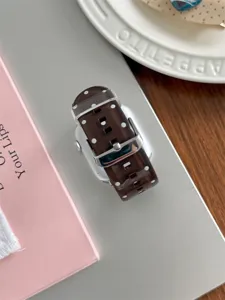 Cinturino per orologio in silicone TPU a pois marroni, vista di dettaglio, cinturino di ricambio flessibile.