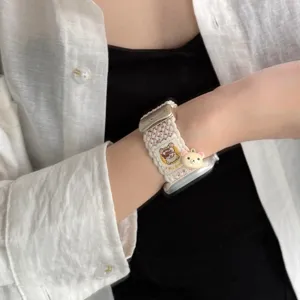 Nylon gevlochten bandje voor Apple Watch met schattige berenbedel, stijlvol accessoire.