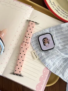 Correa de reloj de silicona rosa con lunares compatible para smartwatch de repuesto.