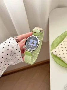 Nylon Stern Punkte Uhrenarmband kompatibel mit Smartwatches, gruenes Webarmband mit Schnalle.