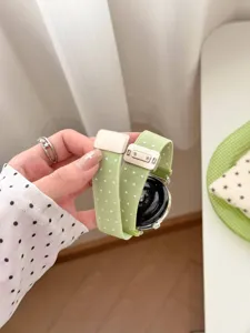 Grünes Nylon-Stern-elastisches Uhrenarmband kompatibel mit Apple Smartwatches, Detailansicht.