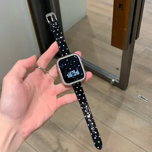Zwarte stippen lederen horlogeband met glinsterende strass bumper voor smartwatch.