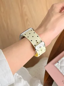Vista di dettaglio del cinturino in silicone TPU a pois gialli compatibile con Apple Watch.