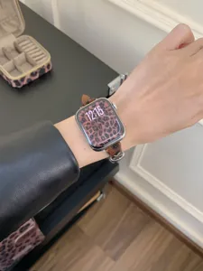 Cinturino per orologio in pelo di leopardo compatibile con Apple Watch con ciondolo a stella.
