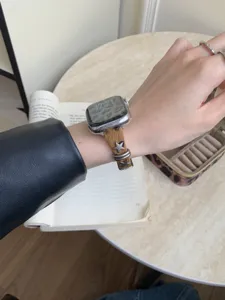 Cinturino leopardato in pelo di pony con stelle metalliche compatibile apple watch