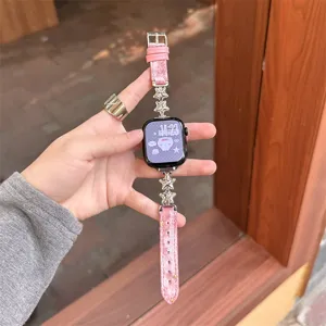 Bracelet de montre en peluche rose et étoile en métal compatible avec Apple Watch.
