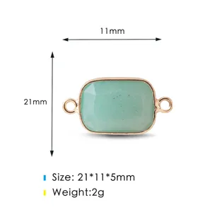 Vue détaillée de connecteur rectangulaire en pierre naturelle verte taille 21x11x5mm.