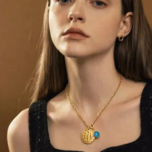 Collier pendentif médaillon zodiaque en acier inoxydable avec pierre bleue, plaqué or 18k.